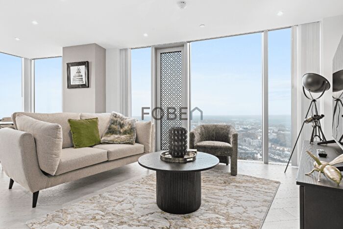 2 Bedroom Apartment To Rent In Trinity Way, Manchester, Greater Manchester, M3