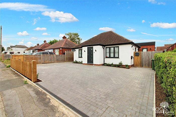 3 Bedroom Bungalow For Sale In Elmhurst Road, Thatcham, West Berkshire, RG18