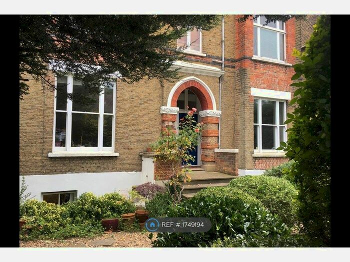 3 Bedroom Flat To Rent In Anerley Park, London, SE20