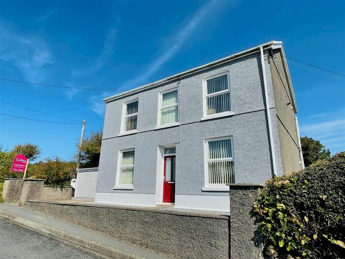 3 Bedroom Detached House For Sale In Heol Y Banc, Bancffosfelen, Llanelli, SA15
