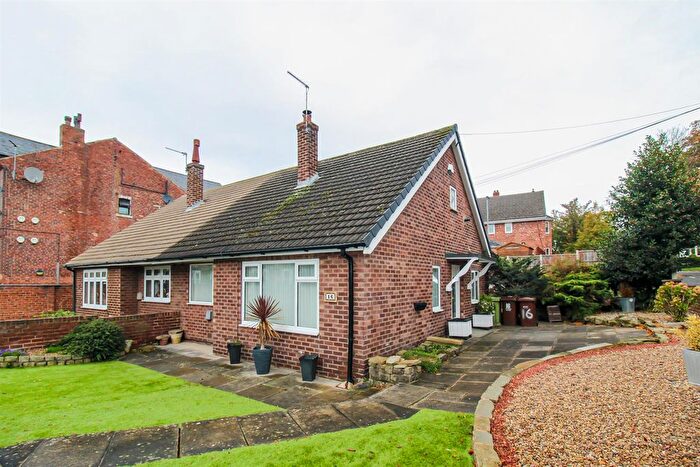 2 Bedroom Semi-Detached Bungalow For Sale In Leeds Road, Wakefield, WF1