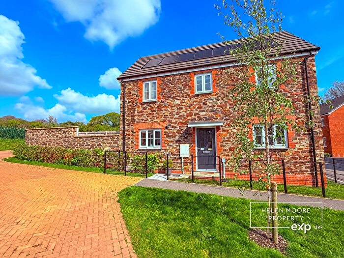 3 Bedroom Semi-Detached House For Sale In Spindle Avenue, Ivybridge, Devon, PL21
