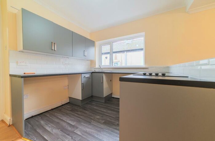 3 Bedroom Flat To Rent In Claude Road, Roath, CF24