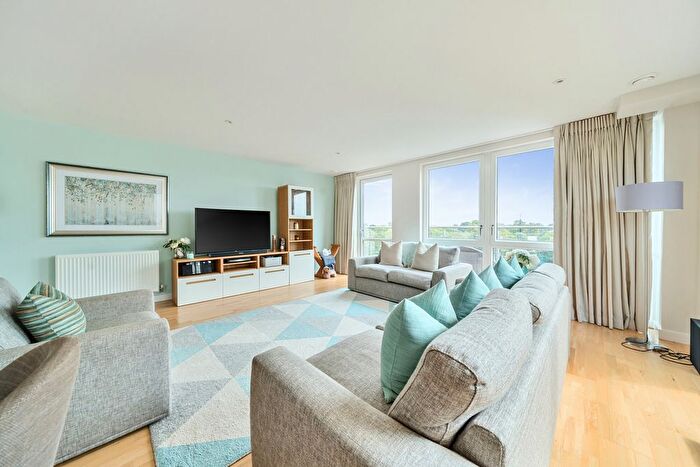 3 Bedroom Flat For Sale In High Street, Brentford, Middlesex, TW8