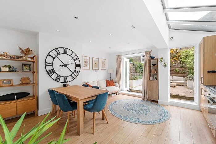 2 Bedroom Flat For Sale In Solon Road, SW2