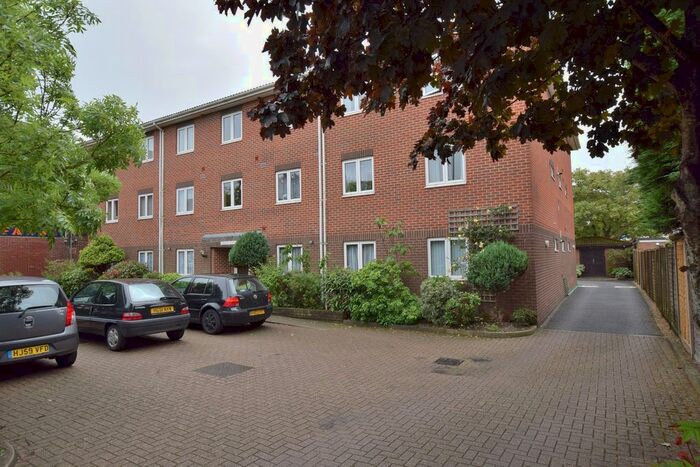 1 Bedroom Flat To Rent In Lymington Road, New Milton, Hampshire., BH25