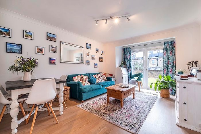 1 Bedroom Flat For Sale In Ravensbury Road, London, SW18
