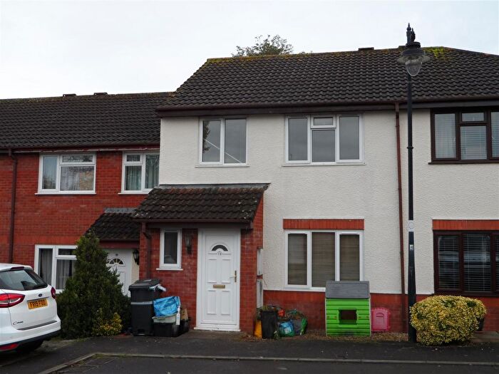 Semi-Detached House To Rent In Barrington Close, Taunton, TA1