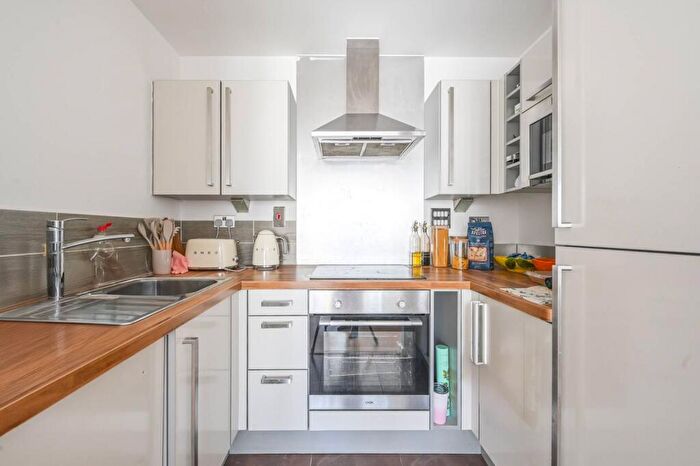 1 Bedroom Flat For Sale In Elektron Tower, Canary Wharf, London, E14
