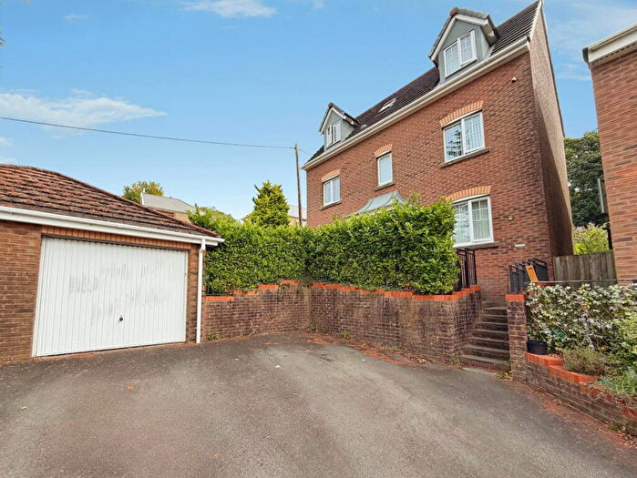 4 Bedroom Detached House For Sale In Glyn Garfield Close, Neath, SA11