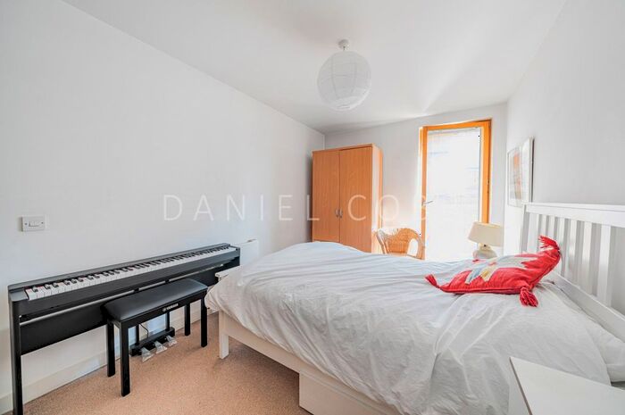 2 Bedroom Flat For Sale In Crampton Street, London, SE17