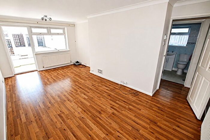 2 Bedroom Bungalow For Sale In Fleetwood Avenue, Holland-On-Sea, CO15