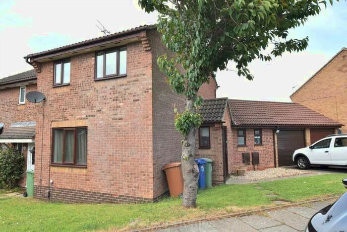 3 Bedroom Terraced House For Sale In Maidwell Way, Grimsby, DN34