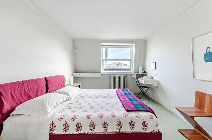 1 Bedroom Flat To Rent In Portland Place, Marylebone, London, W1B