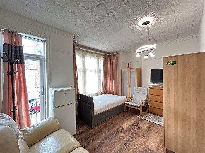 1 Bedroom Flat To Rent In Mill Hill Road, Acton, W3