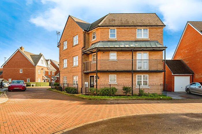 5 Bedroom Semi Detached House For Sale In Tyson Road, Aylesbury, HP18