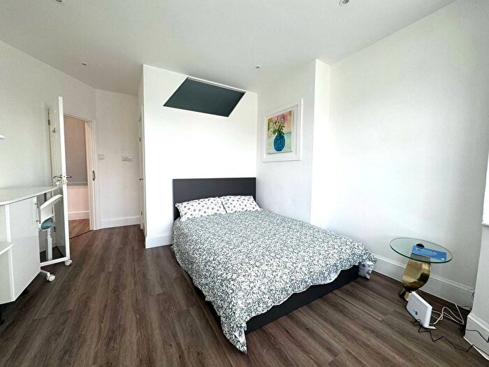 3 Bedroom Flat To Rent In Hanover Road, London, NW10