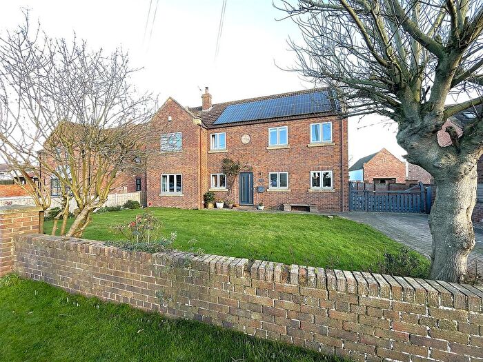 5 Bedroom Detached House For Sale In Station Road, Foggathorpe, YO8