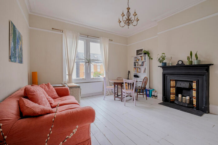 1 Bedroom Flat For Sale In Balham Park Road, London, SW12