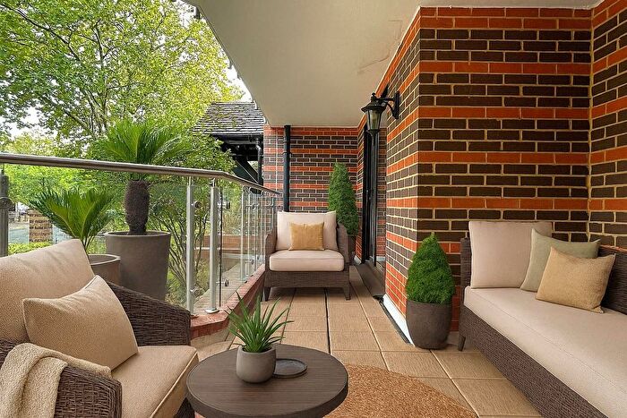 2 Bedroom Flat For Sale In Blyth Road, Bromley, BR1