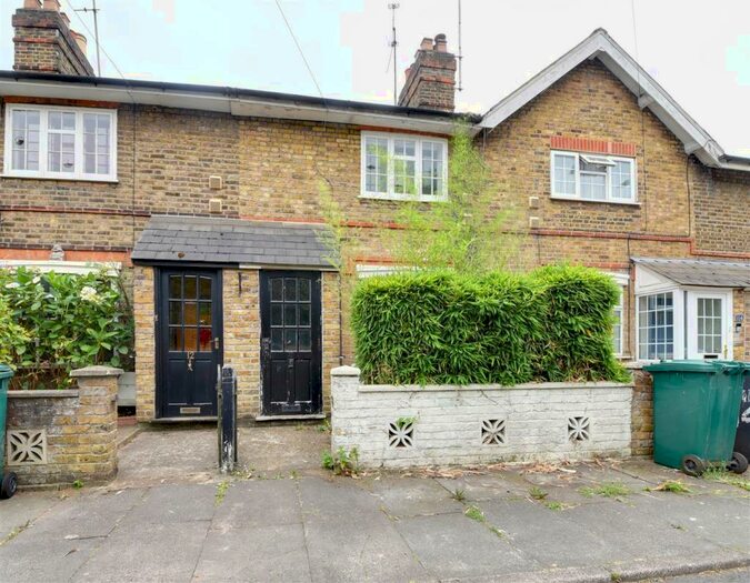 3 Bedroom House To Rent In Manor Cottages Approach, East Finchley, N2