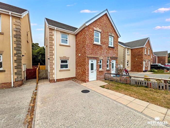 3 Bedroom Semi-Detached House For Sale In Maes Abaty, Whitland, SA34