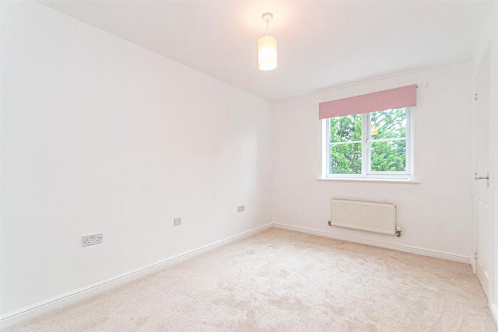 2 Bedroom Mews To Rent In Edale Close, Warrington, WA1