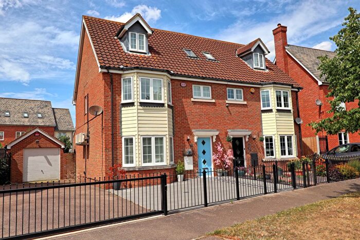 4 Bedroom Semi-Detached House To Rent In Guardian Avenue, North Stifford, RM16