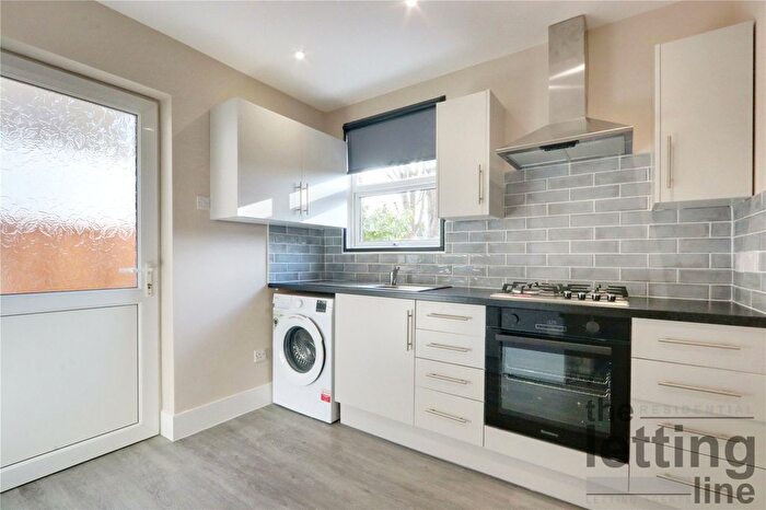1 Bedroom Flat To Rent In Lea Road, Enfield, Middlesex, EN2