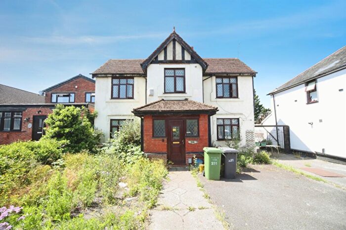 4 Bedroom Detached House For Sale In Beechwood Road, Luton, LU4