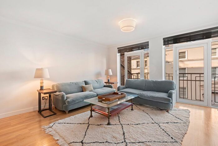 3 Bedroom Flat To Rent In Chancellor House, Hyde Park Gate, SW7