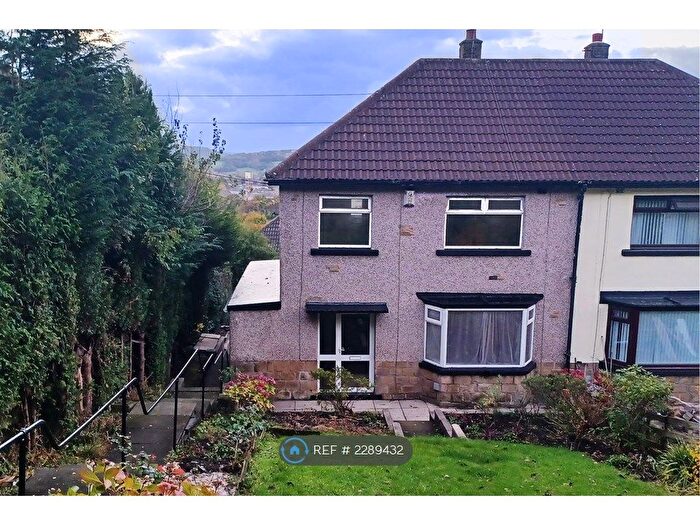 3 Bedroom Semi-Detached House To Rent In Carr Lane, Bradford, BD18