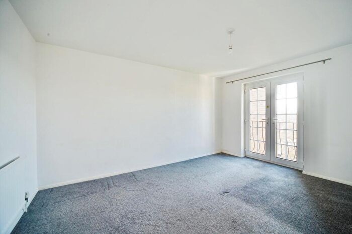 2 Bedroom Flat For Sale In Crofton Way, Enfield, EN2