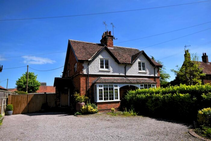 3 Bedroom Semi-Detached House For Sale In Main Street, Kelham, Newark, NG23