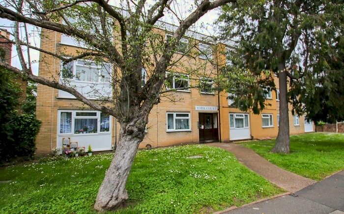 2 Bedroom Flat To Rent In Ross Road, Wallington, SM6