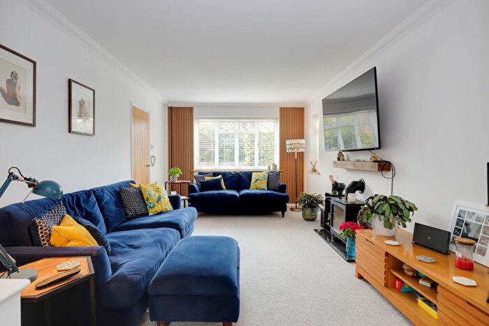 3 Bedroom Detached House For Sale In Fernbrook Road, Caversham Heights, Reading, RG4
