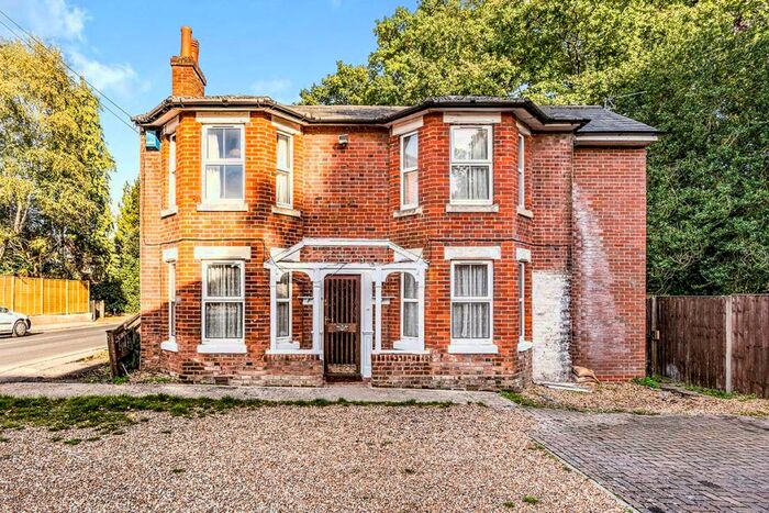 5 Bedroom Semi-Detached House To Rent In Burgess Road, Southampton, Hampshire, SO16