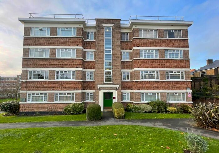 2 Bedroom Flat For Sale In Flat Cameford Court, New Park Road, Streatham Hill, London, SW2