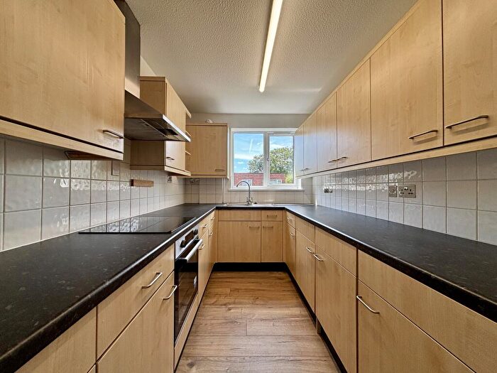 2 Bedroom Flat To Rent In Albemarle Road, Beckenham, BR3