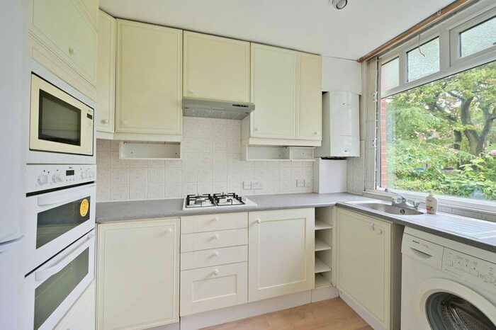 2 Bedroom Terraced House To Rent In Putney Heath Lane, Putney Heath, London, SW15