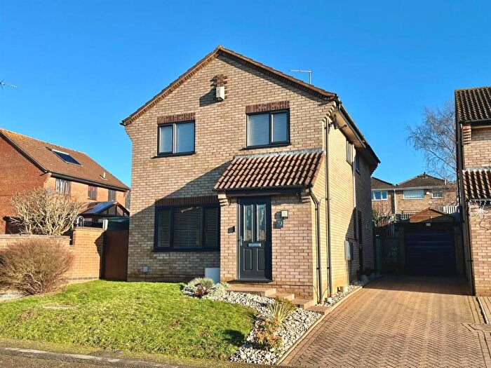 4 Bedroom Detached House For Sale In Kentstone Close, Northampton, NN2