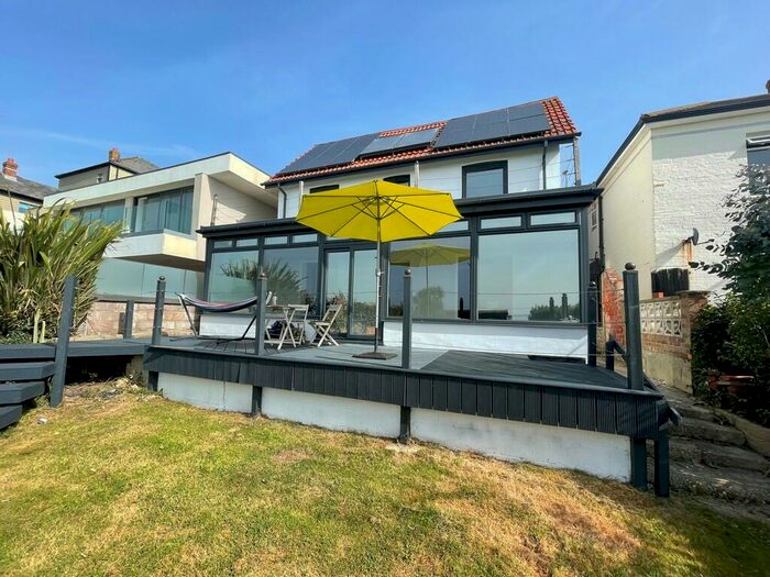 4 Bedroom Detached House To Rent In Hill Head Road, Fareham, PO14