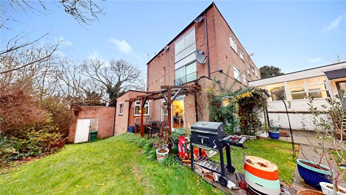 2 Bedroom Flat To Rent In Sunrise View, The Rise, London, NW7