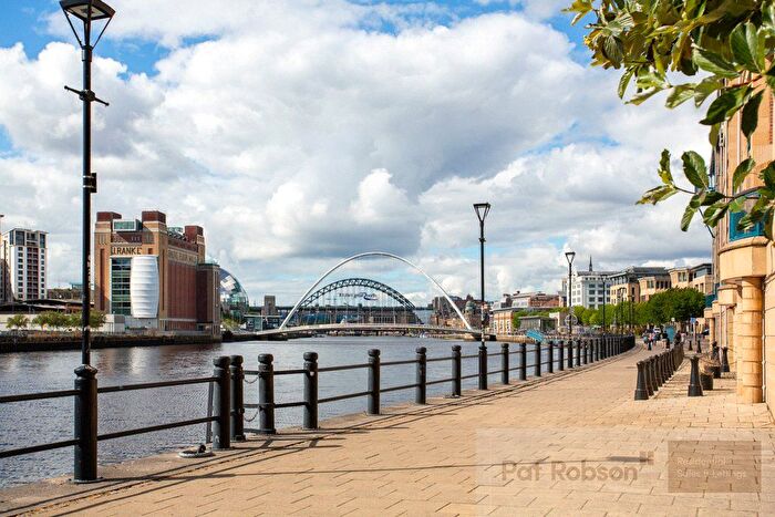 3 Bedroom Flat To Rent In Mariners Wharf, East Quayside, Newcastle Upon Tyne, NE1