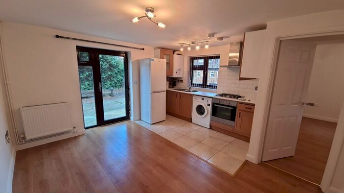 1 Bedroom Flat To Rent In High Street South, Dunstable, LU6