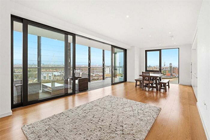 2 Bedroom Flat To Rent In Eastfields Avenue, London, SW18