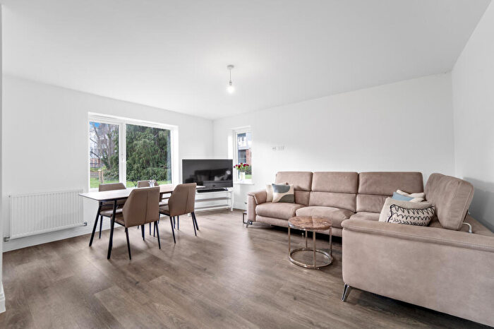 2 Bedroom Flat For Sale In Garrett Crescent, Ottershaw, Chertsey, KT16