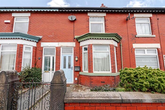 3 Bedroom Terraced House For Sale In Hilton Lane, Worsley, M28