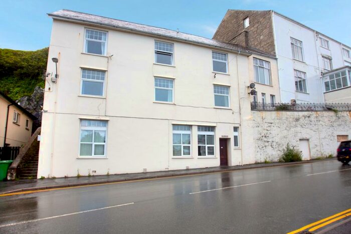 6 Bedroom Semi-Detached House For Sale In Aberamffra Road, Barmouth, LL42