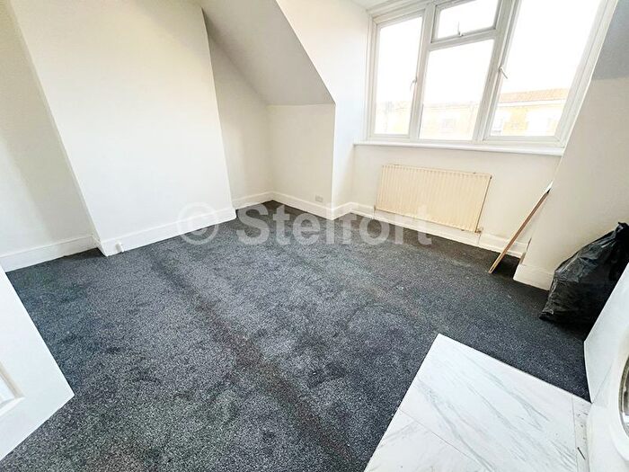 1 Bedroom Flat To Rent In West Green Road, London, N15